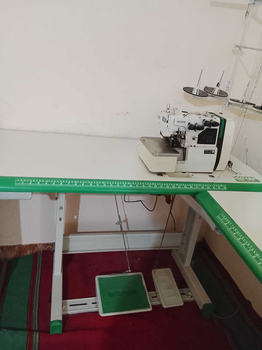 Швейная машина оверлок "ZoJe"