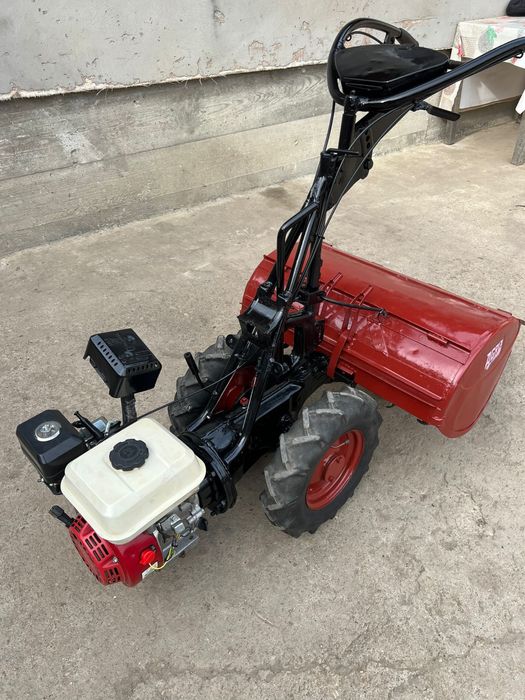 Vand doua motocultoare