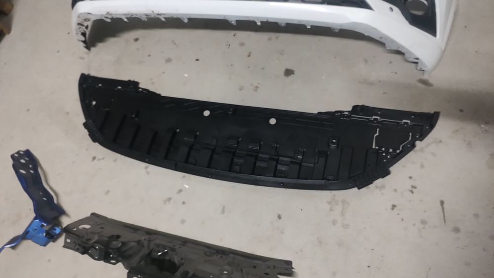 Bara fata,  trager , ochelari faruri , volet , radiator Logan 2022