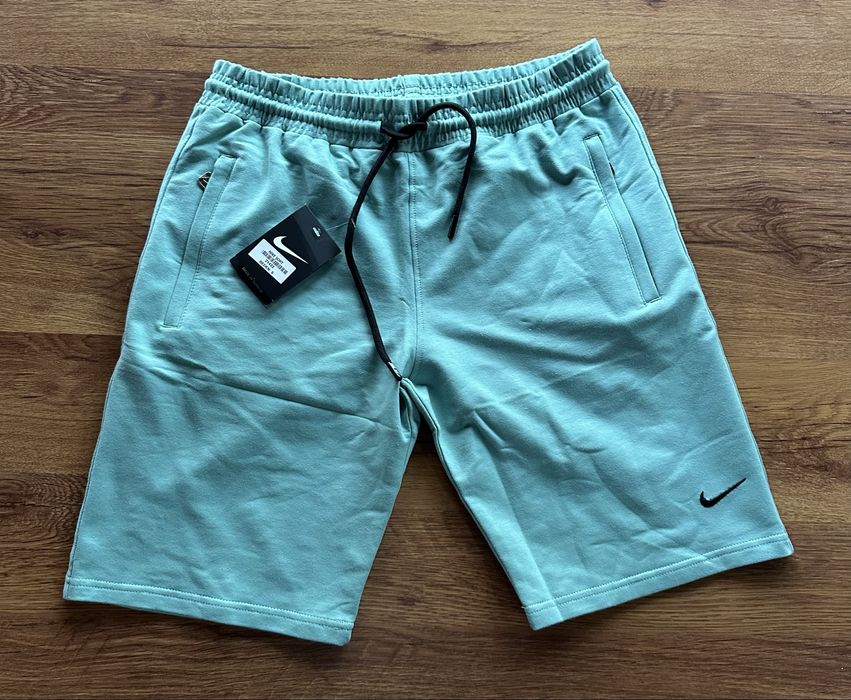 Мъжки,памучни къси панталонки Nike с бродирано лого и ципове на джобоветв цвят мента