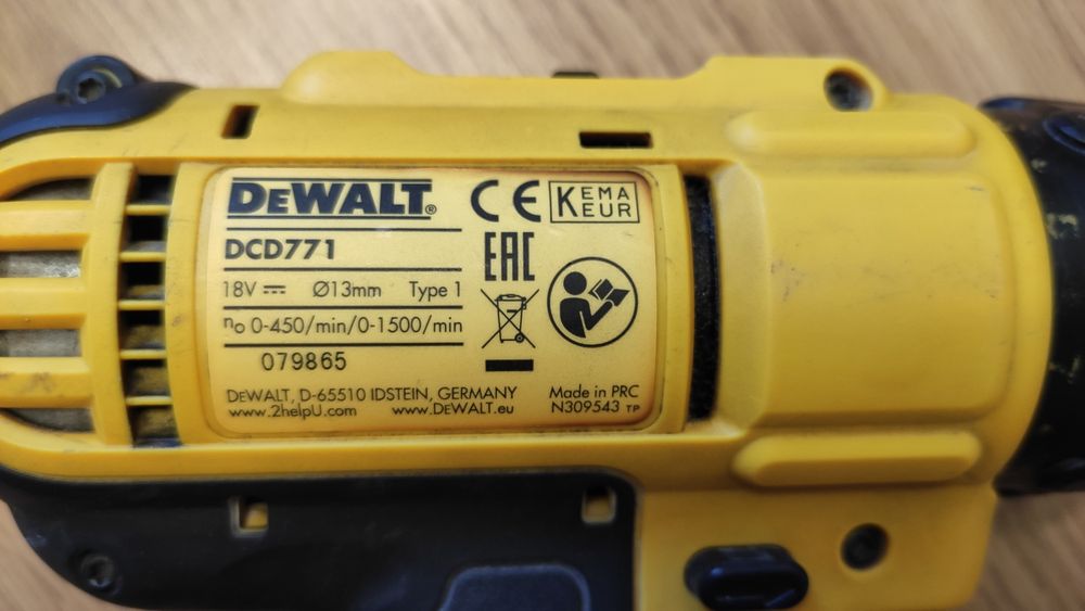 Дрель-шуруповерт DeWalt DCD771