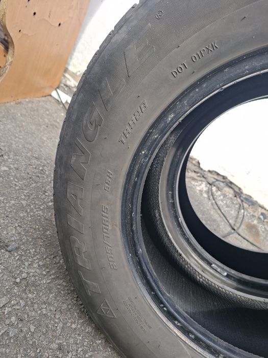 Продам шины 5000 за два