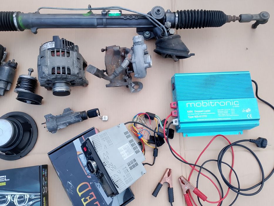 Vând redresor 12v ,radio Alpine  ,piese Audi A4, electronice auto nu
