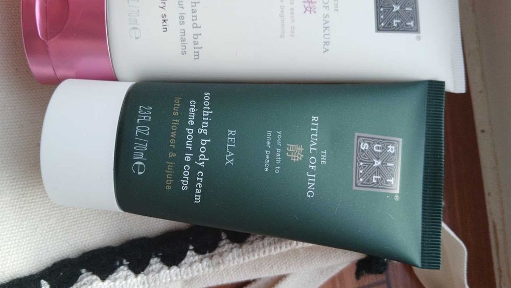 Set Rituals si geanta cosmetica