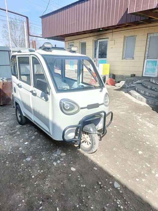 Электротрицикл закрытый