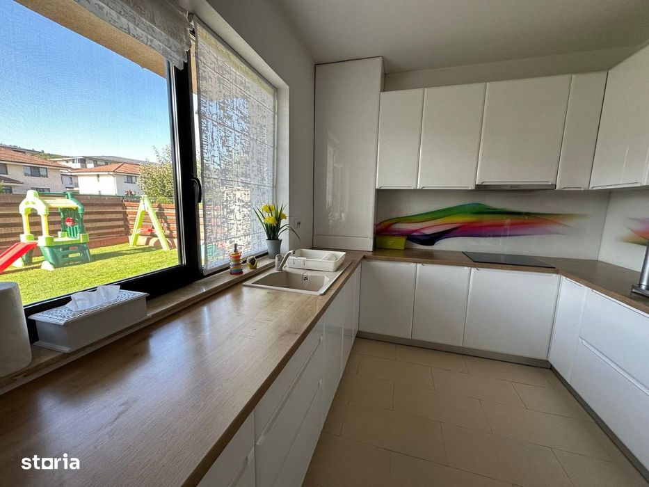 Casa tip duplex | 5 camere | 300 mp teren | Zona Terra, Floresti
