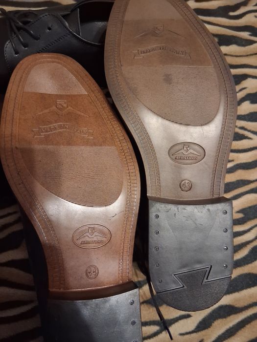Vînd pantofi piele,100 lei.