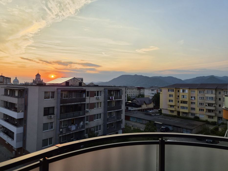 Vând apartament mobilat + loc parcare privat  - NEGOCIABIL