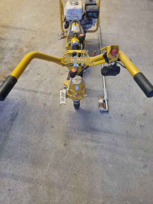 Masina de tirfonat-bulonat ROBEL 30.82