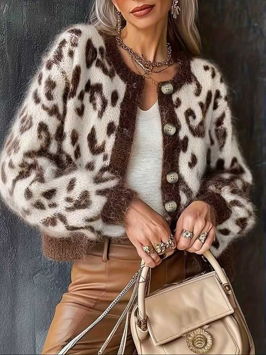 Луксозна пухкава жилетка с леопардов принт Елегантност и стил