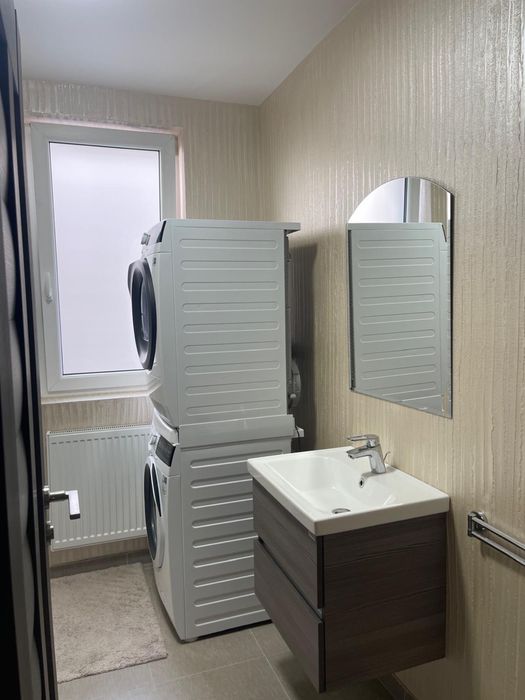 Vand apartament cu 2 camere