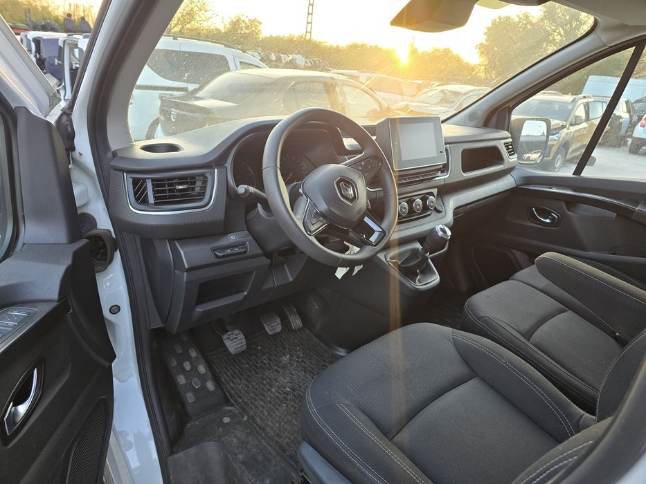 RENAULT Trafic 2023 — imagine 3