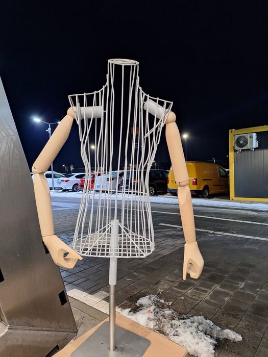 De vanzare doi manechini.