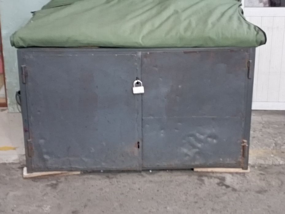 Temir sef sotiladi stol