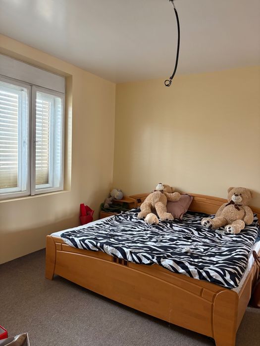 Vând casă sau schimb cu un apartament plus diferență