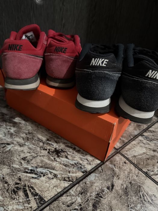 Маратонки Nike.