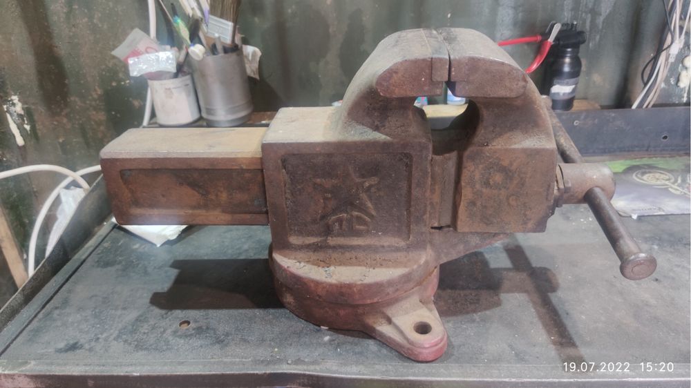 Продам тиски слесарные