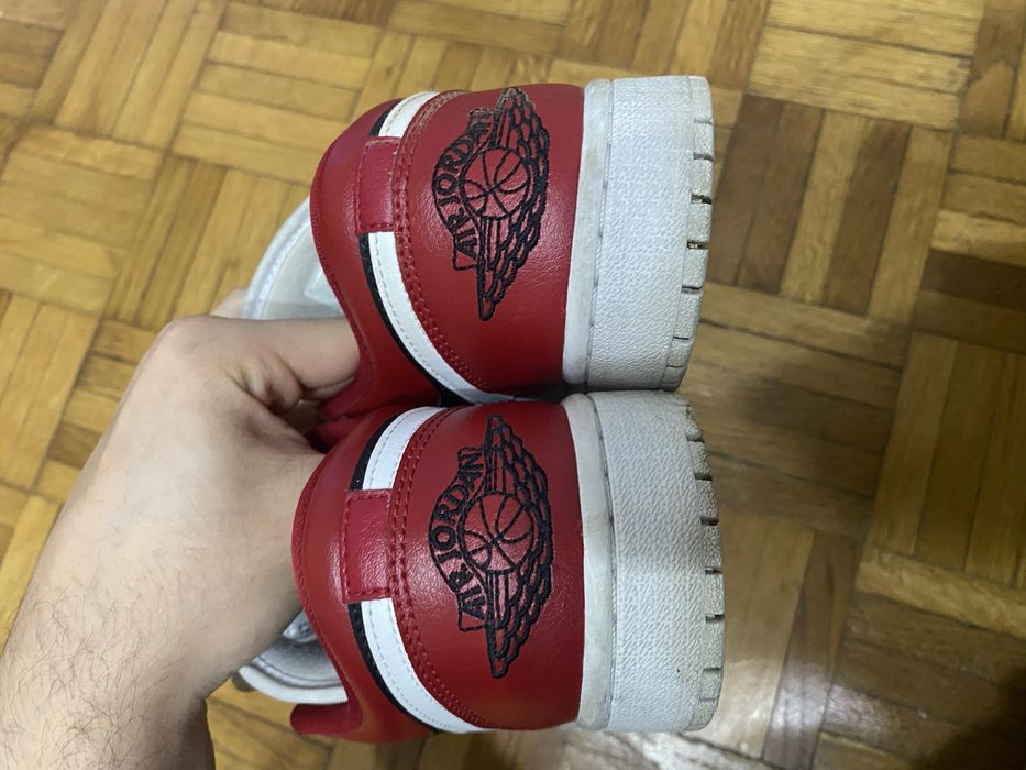 Jordan 1 low roșu/negru/alb