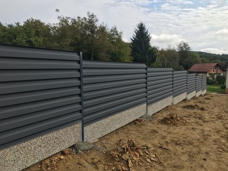 Construim garduri din sipca metalica, tabla cutata, plasa bordurata