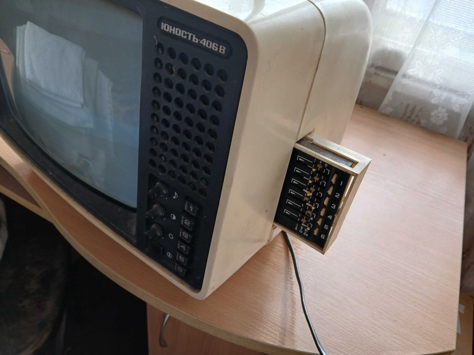 Телевизор " Юност"