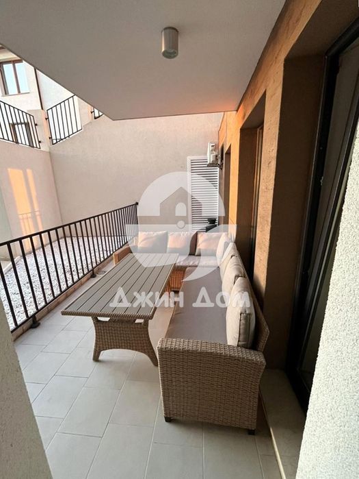 Двустаен апартамент с ГЛЕДКА МОРЕ в жилищна сграда, гр. Созопол