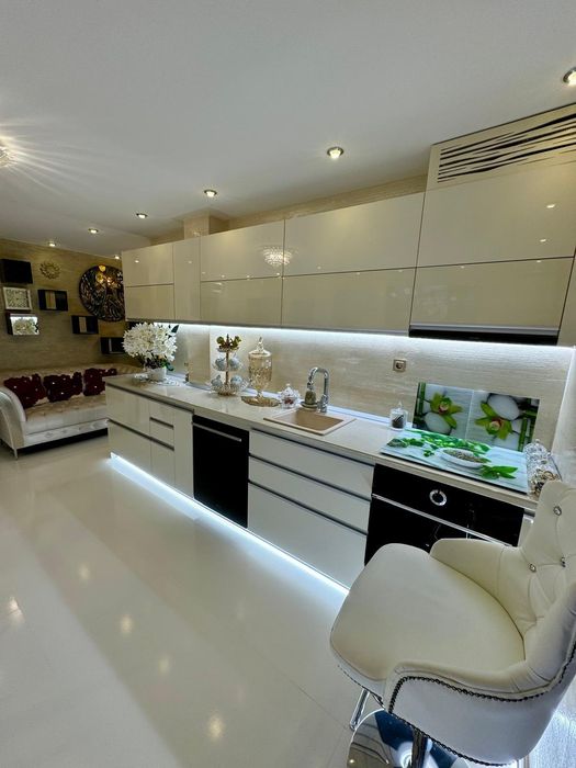Apartament cu 3 camere+garaj auto