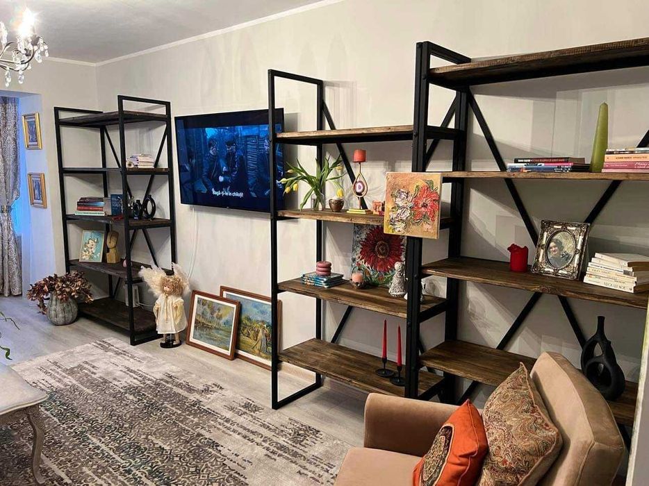 Raft cu polite lemn natural stil industrial