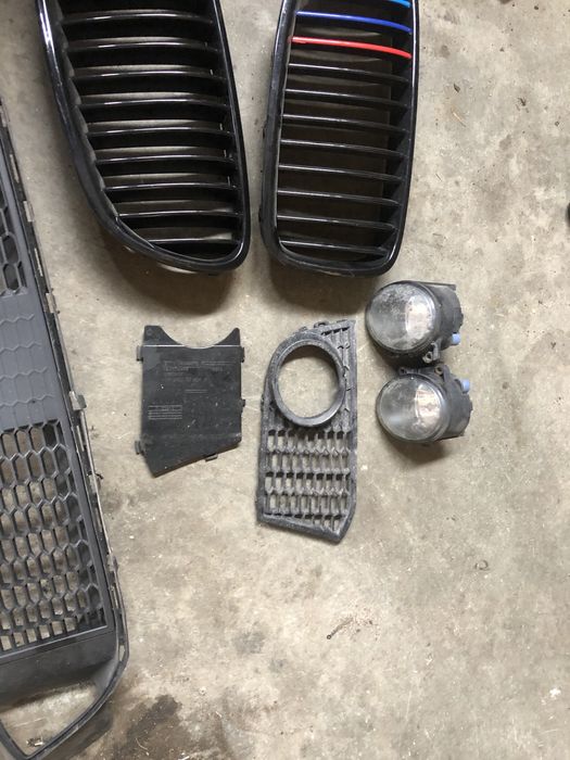 Обурудване за предна М броня бмв 5 ф10/11 ( reshetki predna M bronq )