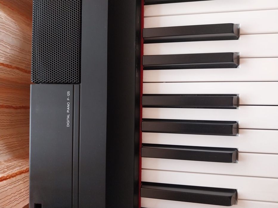Pian YAMAHA P-121 + Stativ
