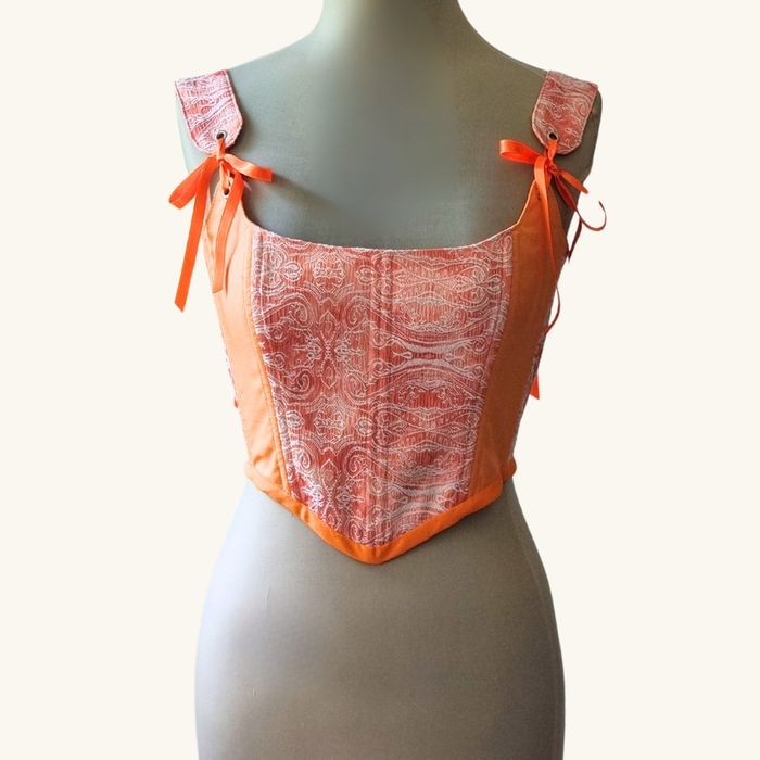 Ръчно изработен модерен корсет