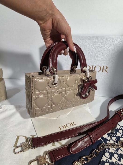 Налична чанта Dior D-Joy