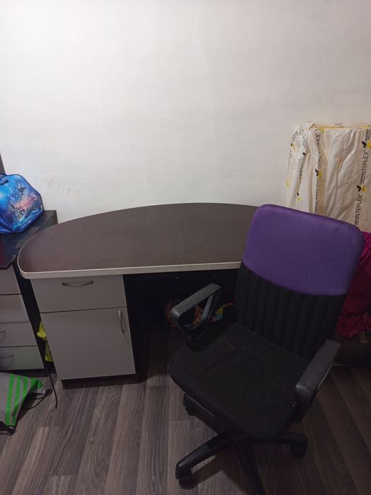 Продам стол и кресло офисный