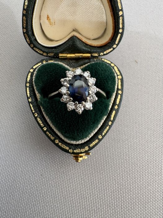Inel din aur, safir si diamante