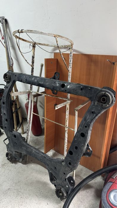 Балка и подушки от Тойота Камри 50 2011 год