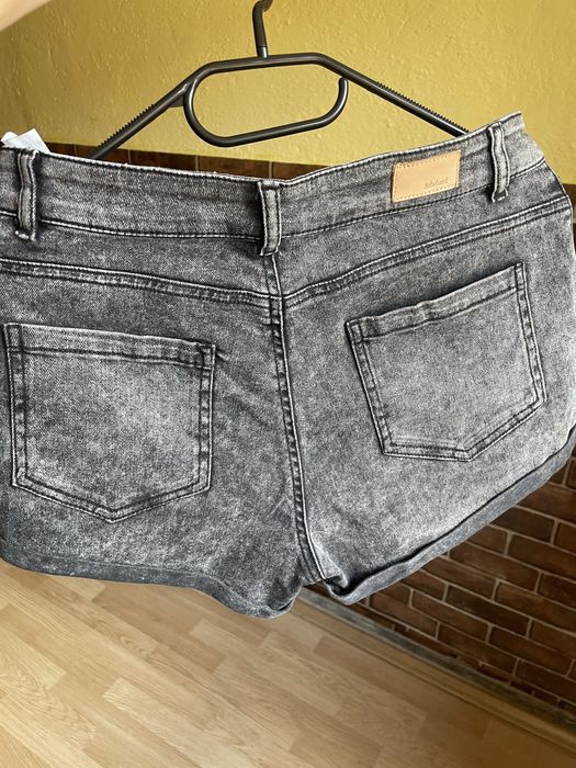 Blugi scurti , marimea M