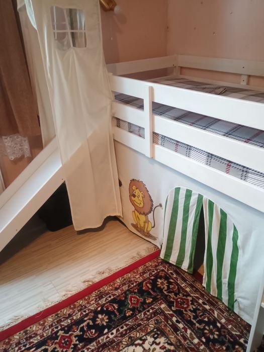 Pătuț cu tobogan