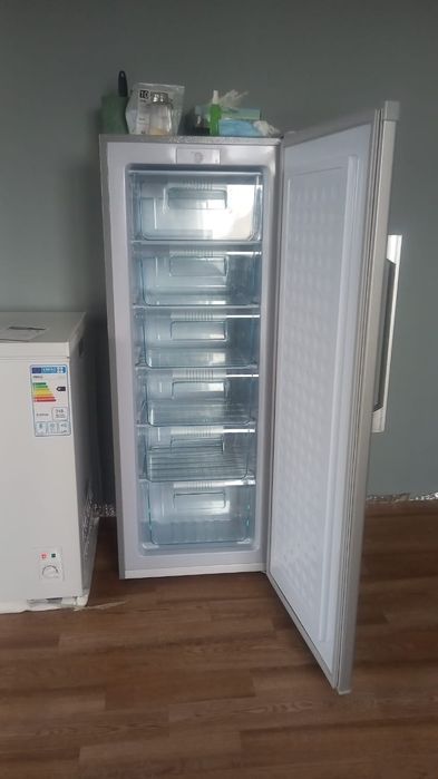 Продам морозильную камеру
