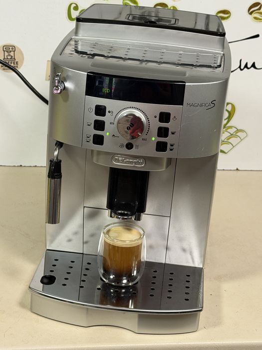 Кафемашина кафе автомат delonghi magnifica S с гаранция