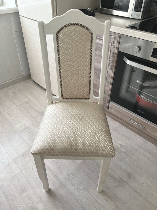 Стол и 5 стульев