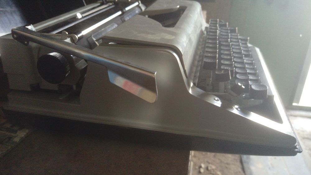 Пишущая машинка-Любава