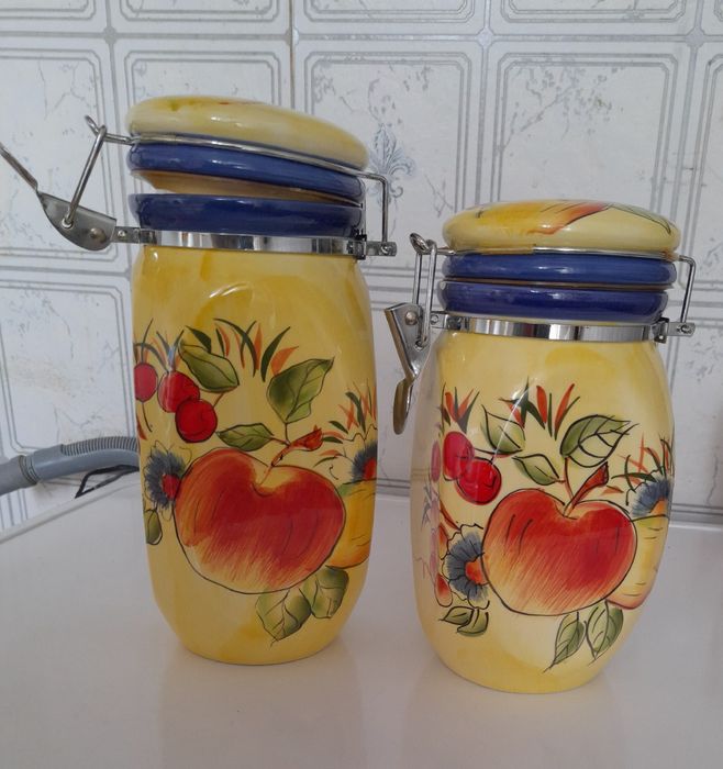 Продам керамические банки.