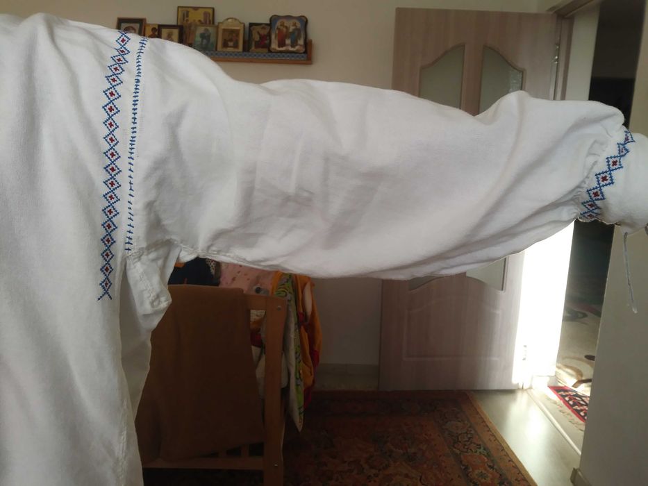 Vând cămașă tradițională ( ie ) bărbătească - lucrată manual
