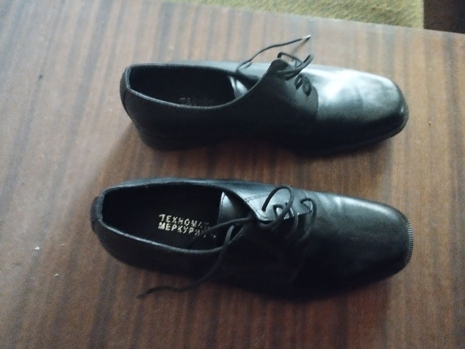 Обувки от естествена кожа Българки.