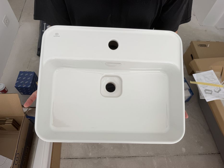 2 chiuvete(Ideal standard)  noi + baterii Grohe noi