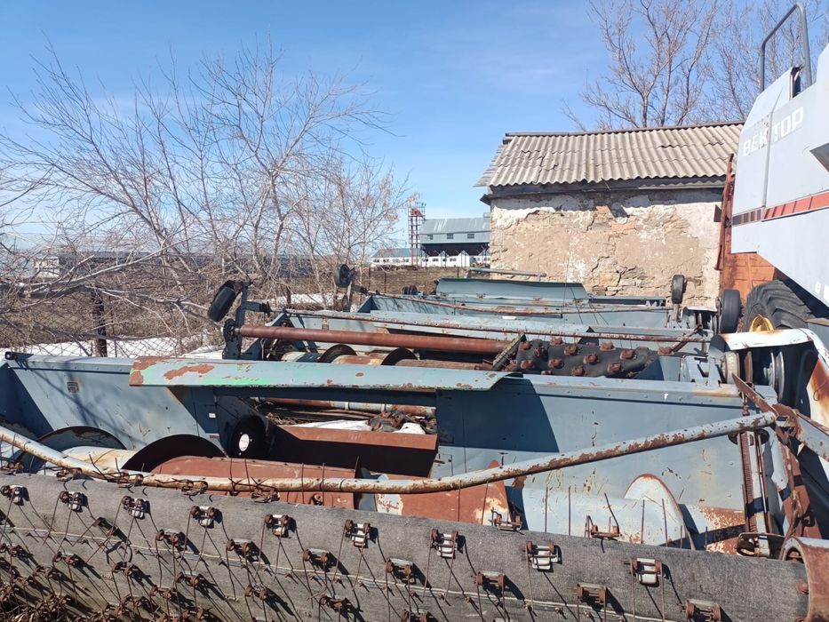 Продам 5 комбайнов 2006 года