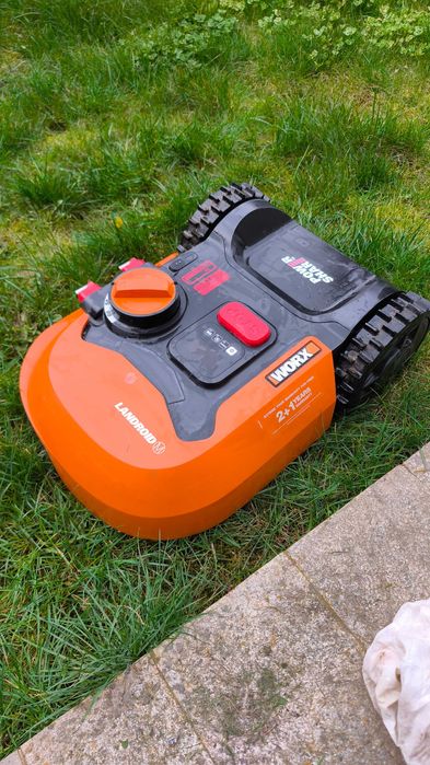 косачка робот worx WR141E