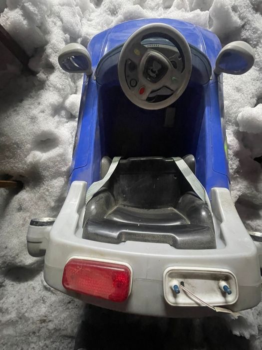 Продам машину на аккумуляторе