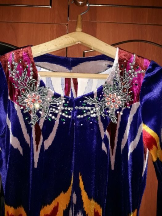 Платье со штанами.