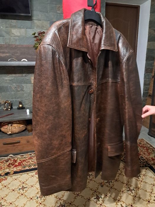 Vand geaca de piele noua