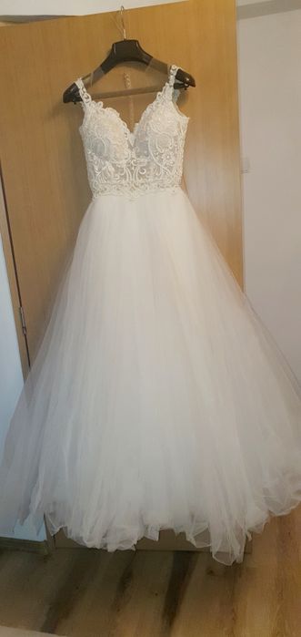 Vand rochie de mireasa + cadou voalul